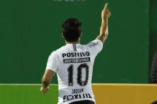 Imagem ilustrativa da imagem Corinthians bate Chapecoense e avança à semifinal