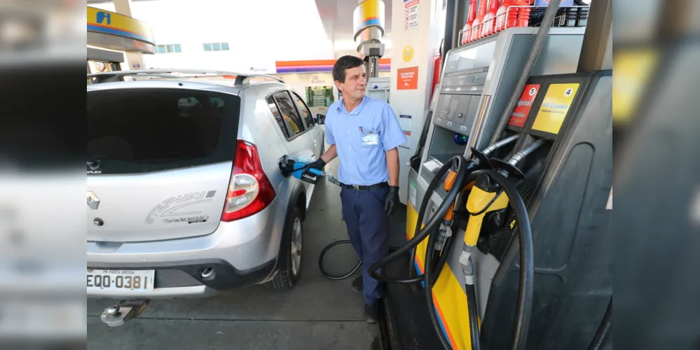 Imagem ilustrativa da imagem Petrobras eleva preço da gasolina em R$ 0,02