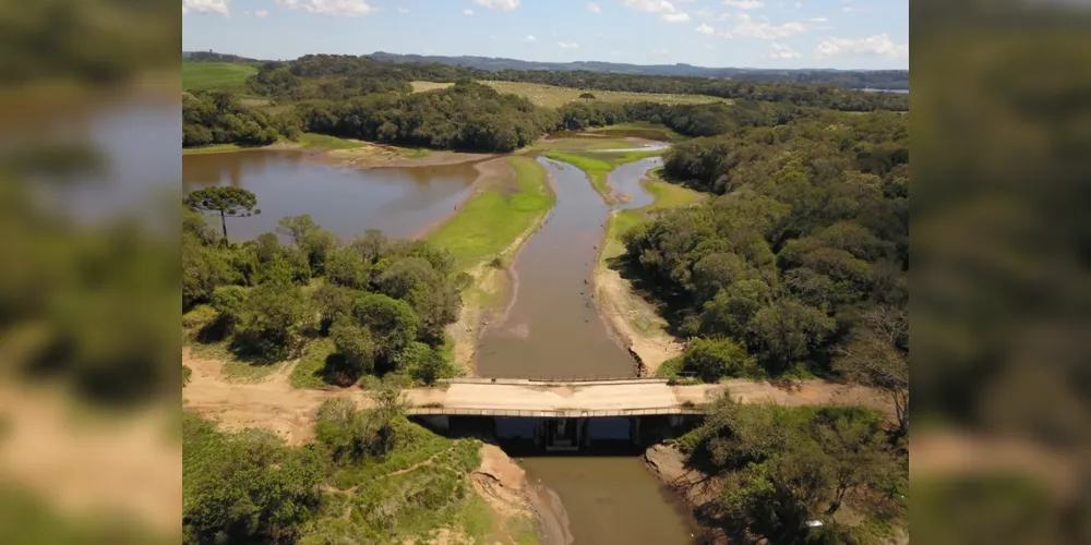 Imagem ilustrativa da imagem Estiagem afeta nível de água na represa de Alagados