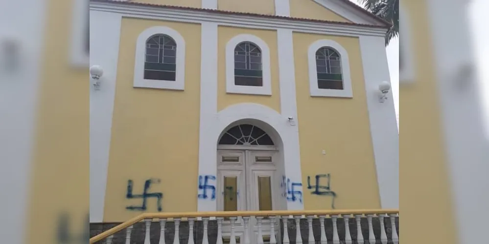 Imagem ilustrativa da imagem Polícia investiga pichação nazista em igreja no RJ