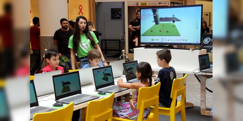 Escola ‘Happy Code’ desenvolveu oficinas destinadas ao público infantil durante o fim de semana