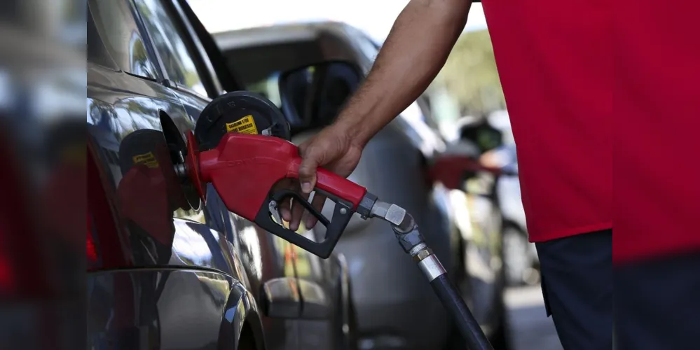 Em um mês, combustível registrou queda de cerca de R$ 0,15 nas refinarias