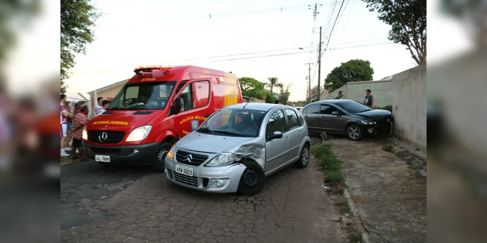 Acidente envolveu um Citroën C3 e um Honda Civic