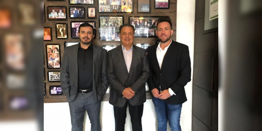 Leonardo Petrelli Neto, presidente do Grupo RIC e Pedro Andrade, diretor comercial da RIC TV, em encontro com o diretor executivo da TVE PG.