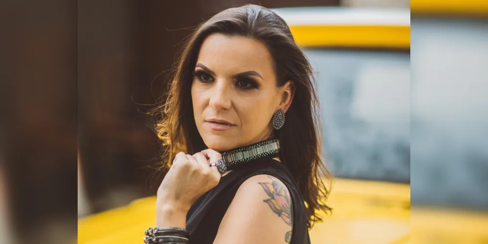 DESTAQUE – A empresária Ana Rita Rocha empresta seu charme e beleza para as páginas do Jornal da Manhã. Ana, com dinamismo, vem no comando da loja Modelle Cintas e Modeladores. 
