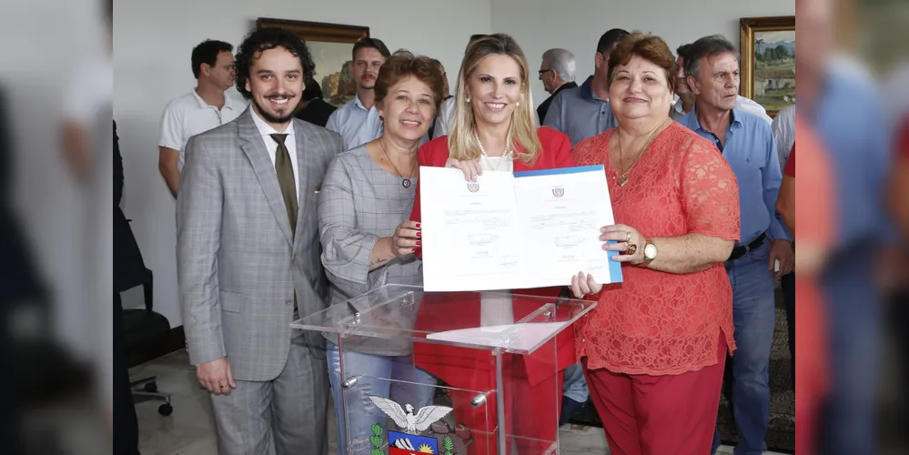 Cida Borghetti durante assinatura nesta terça-feira(13) de Convênios Recicla Paraná.