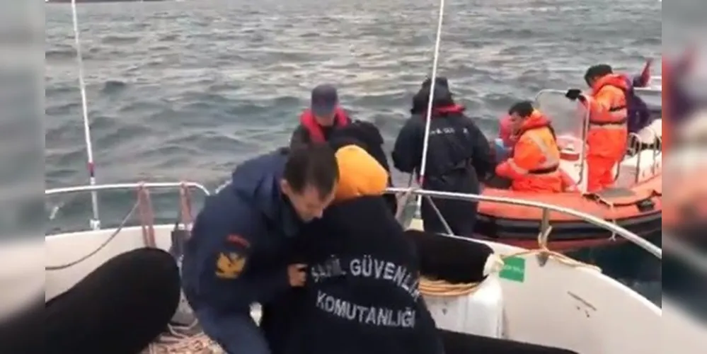 Imagem ilustrativa da imagem Turquia resgata 44 refugiados após naufrágio