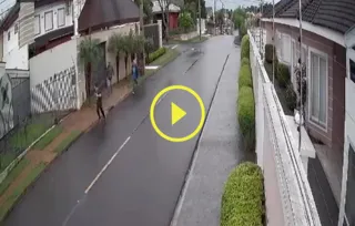 Imagem ilustrativa da imagem Vídeo flagra dupla assaltando garoto na Vila Estrela