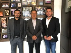 Leonardo Petrelli Neto, presidente do Grupo RIC e Pedro Andrade, diretor comercial da RIC TV, em encontro com o diretor executivo da TVE PG.