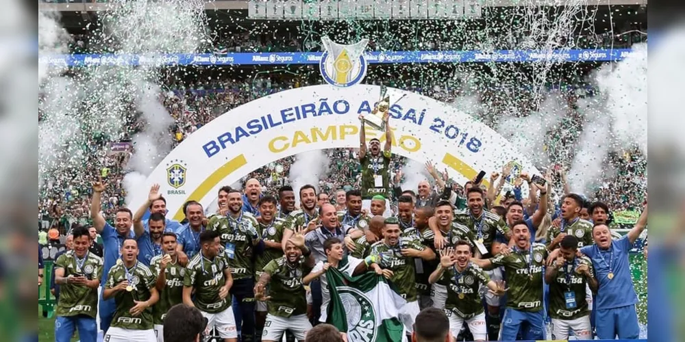 Palmeiras ergueu o 10º título brasileiro neste domingo (2)