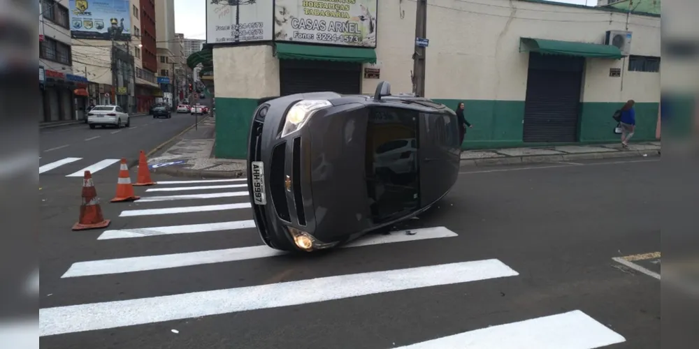 Acidente aconteceu no cruzamento das ruas Coronel Dulcídio com Saldanha Marinho