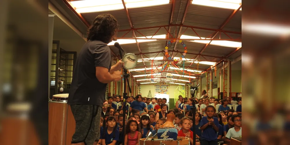 Iniciativa realiza a última apresentação na Escola Plauto Miró Guimarães.