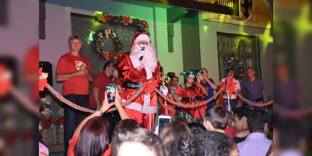 Antes da entrada do Noel o público acompanhou a Cantata de Natal