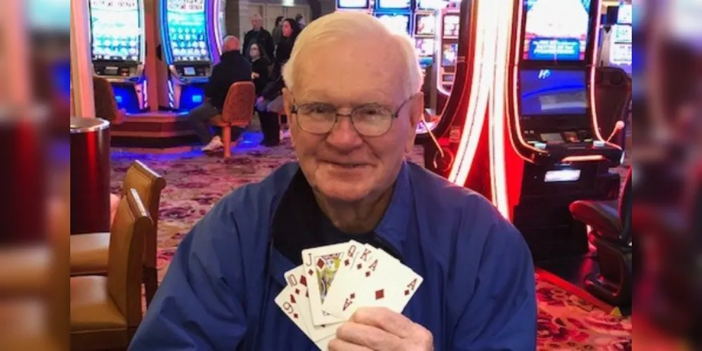 Imagem ilustrativa da imagem Homem de 85 anos ganha US$ 1 milhão em jogo de pôquer