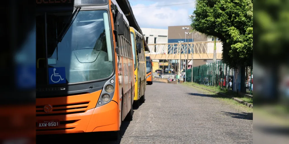 Três linhas de ônibus terão horários alterados aos sábados em