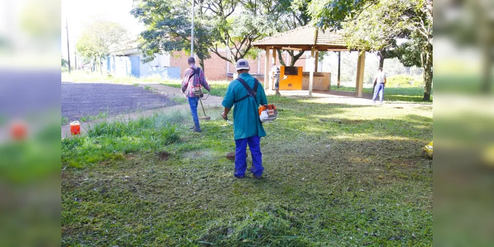Detentos realizam manutenção da jardinagem em Uvaranas