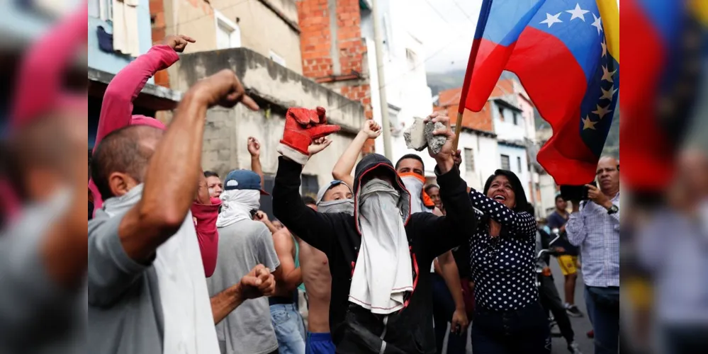Juramento foi feito durante um protesto contra o governo Maduro em Caracas