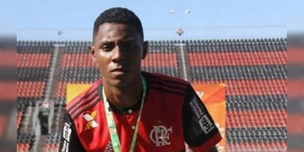 Imagem ilustrativa da imagem Atleta internado após incêndio no Flamengo inicia dieta oral