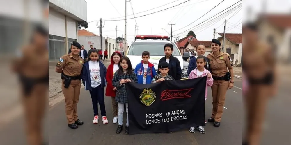 Programa é uma parceria das secretarias municipais de Educação e redes de ensino particular, com a Polícia Militar do Paraná