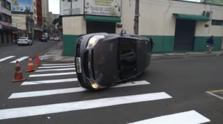 Acidente aconteceu no cruzamento das ruas Coronel Dulcídio com Saldanha Marinho