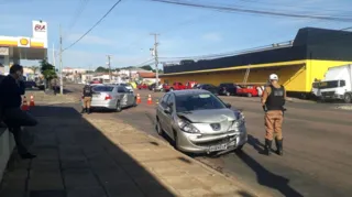 Acidente aconteceu no cruzamento da Carlos Cavalcanti com a rua José Carlos Rodrigues