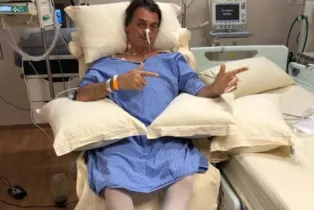 Imagem ilustrativa da imagem Em recuperação, Bolsonaro faz caminhada pelo hospital