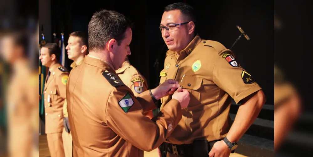 Policiais militares e profissionais da comunidade que fazem parte da história do BPEC foram condecorados