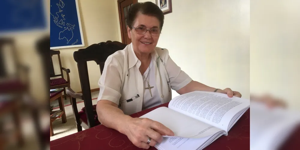 A atual diretora do Colégio Santana, irmã Maria Aluizia, é formada em Ponta Grossa e ficou como missionária por cinco anos em Gana