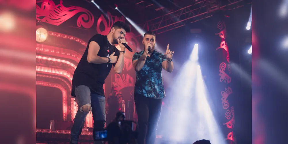  Zé Neto & Cristiano cantaram seus maiores sucessos, como 'Largado Às Traças', 'Notificação Preferida', 'Mulher Maravilha', 'Status Que Eu Não Queria' e 'Estado Decadente'