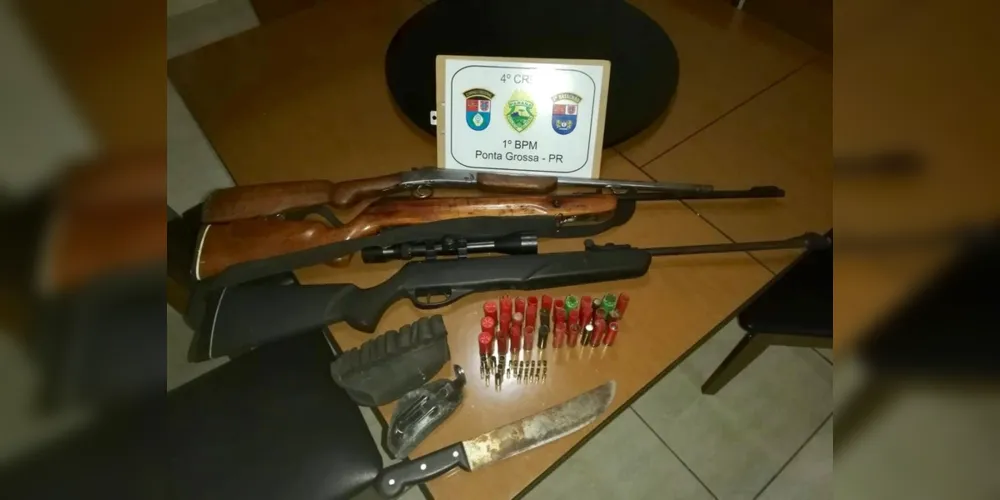 Arma e munições foram encontradas na casa do suspeito de atirar contra vizinhos