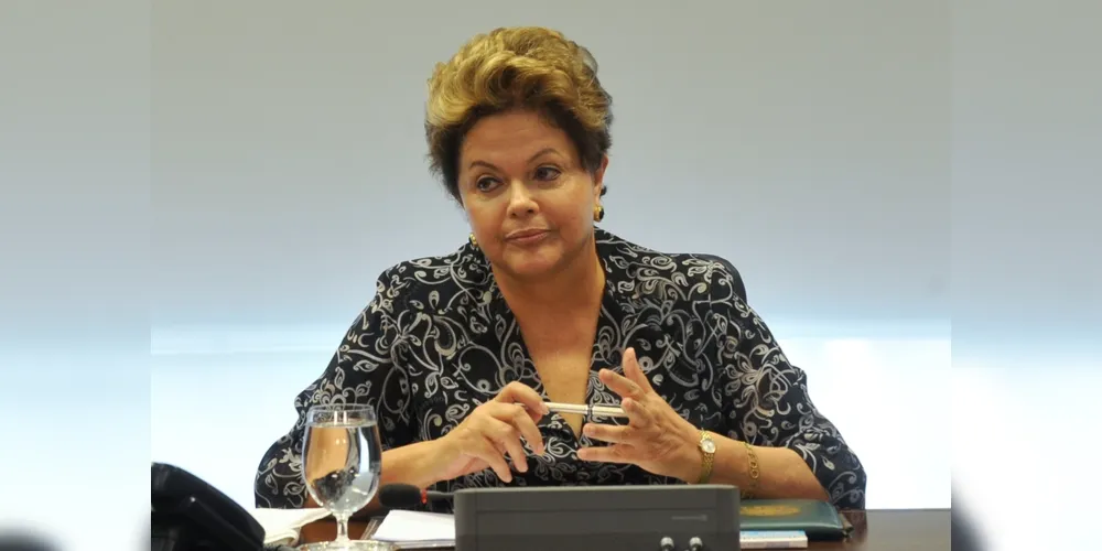 Imagem ilustrativa da imagem Dilma é ofendida por grupo de brasileiros em aeroporto na Espanha