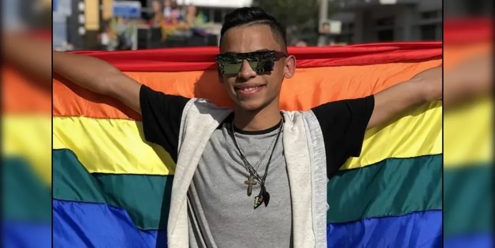 Junior Vieira afirma ter sido vítima de homofobia ao levar namorado para assistir ao filme Shazan