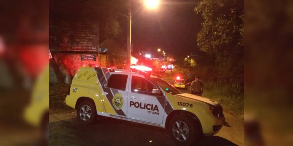 Eles levaram o veículo e partiram em direção ao bairro Tatuquara, sendo encontrados pelas equipes da PM