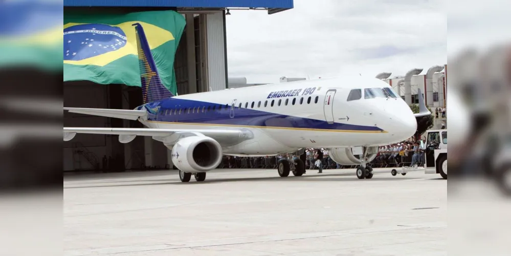 A Embraer é líder na fabricação de jatos comerciais de até 150 assentos e a principal exportadora de bens de alto valor agregado do Brasil.