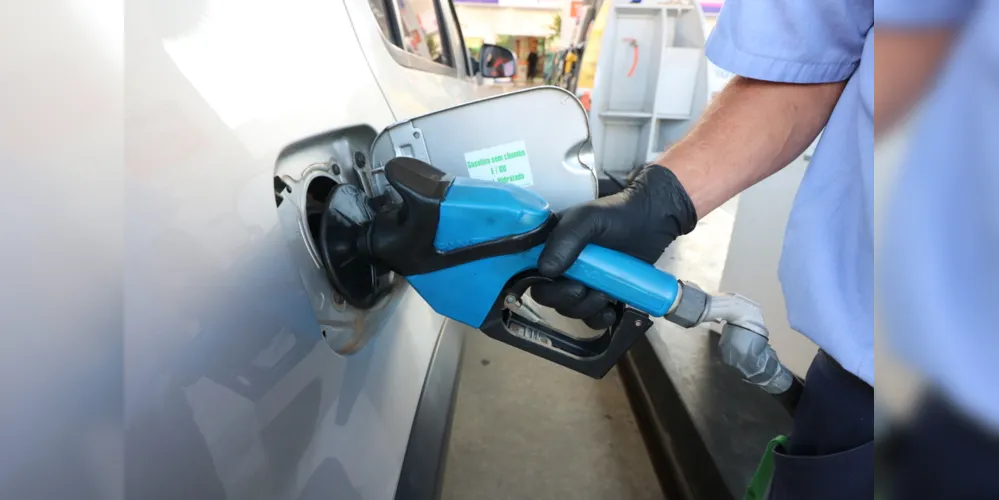 Com gasolina a R$ 4,49, incremento foi de quase 4% em menos de um mês