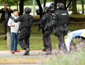 Atentados contra mesquitas levaram polícia a reforçar segurança na Nova Zelândia     