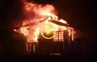 Imagem ilustrativa da imagem Homem provoca incêndio que destrói casa de ex-esposa