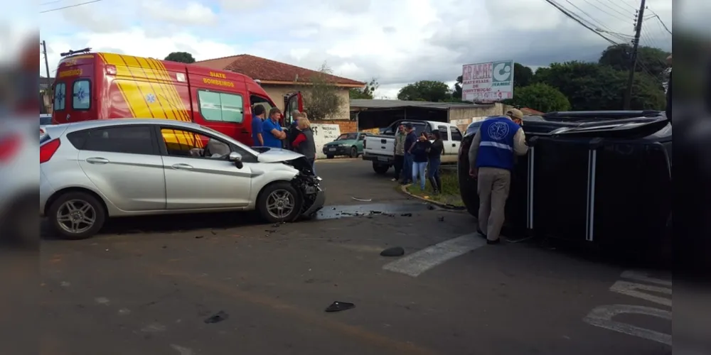 Apesar do estrago, os cinco ocupantes dos veículos recusaram encaminhamento ao hospital