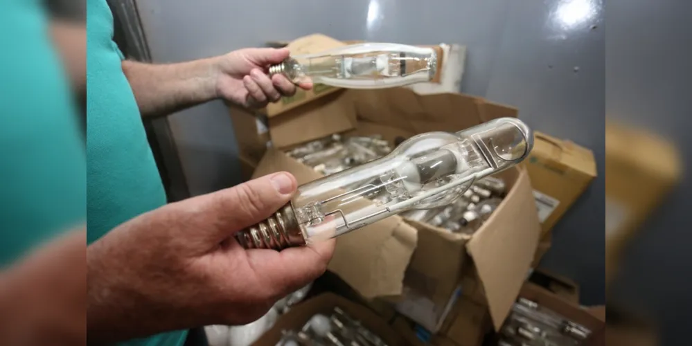 Empresas devem realizar logística reversa das lâmpadas estocadas