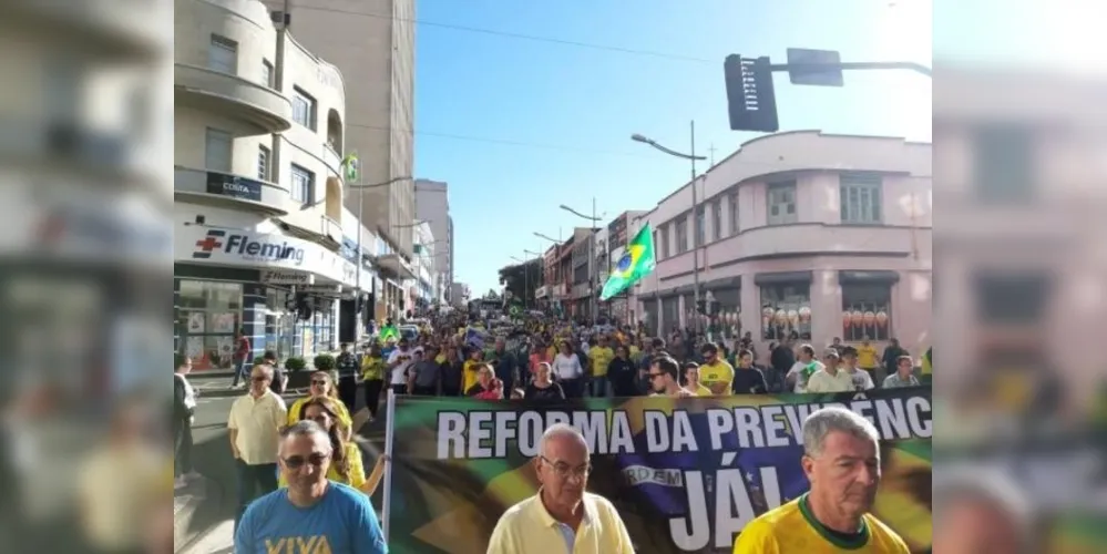 Imagem ilustrativa da imagem Ato pró-Bolsonaro leva
centenas a ‘Vicente Machado’