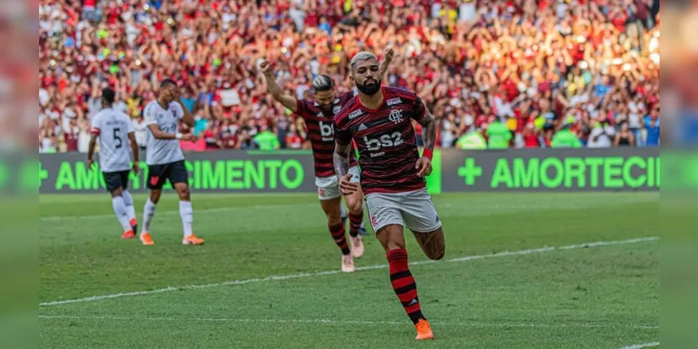 Imagem ilustrativa da imagem Flamengo vira nos
acréscimos e bate o Athlético
