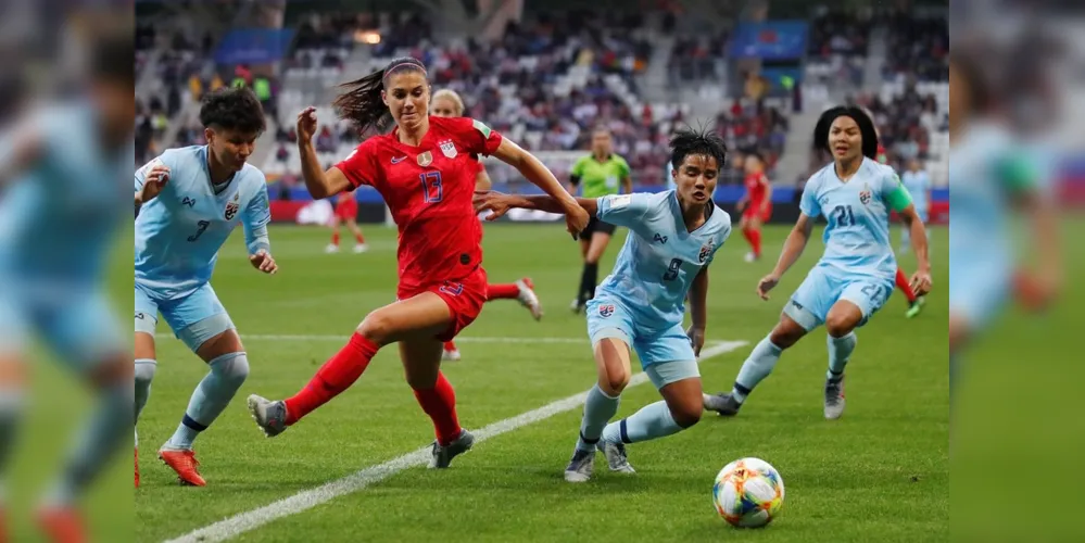 Com lotação máxima no estádio de Reims, os Estados Unidos – tricampeão mundial feminino – estreou contra a frágil equipe tailandesa.