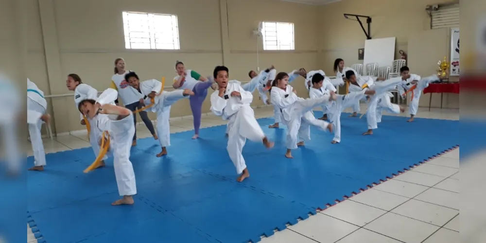 Imagem ilustrativa da imagem Equipe de PG se destaca em torneio de taekwondo