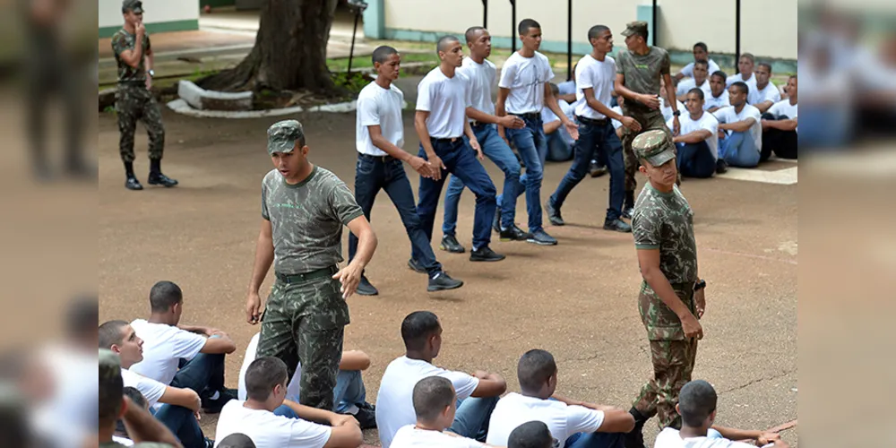 Ministério da Defesa convoca brasileiros para o alistamento militar