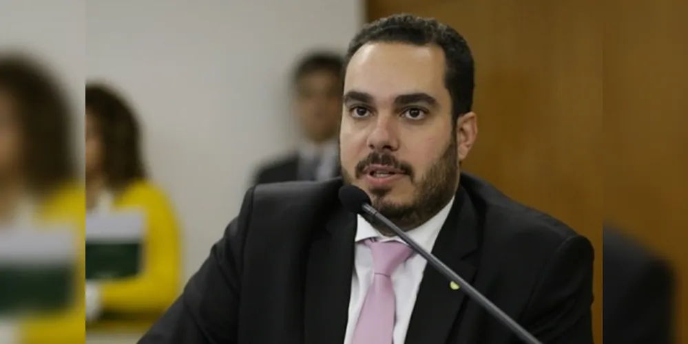 Paulo Eduardo Martins afirma que garante o direito da população menos favorecidas