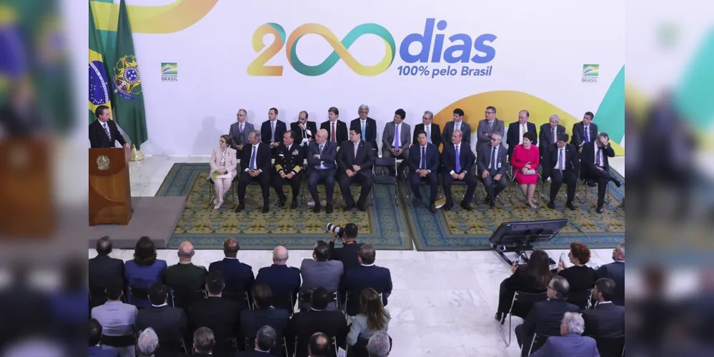 O presidente Bolsonaro participou da cerimônia alusiva aos 200 dias de governo, no Palácio do Planalto 