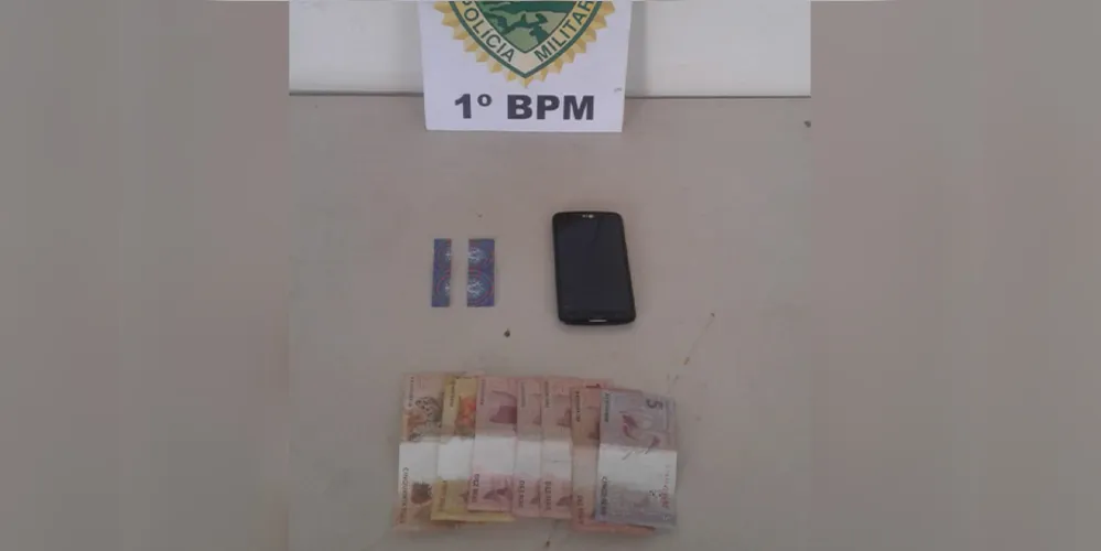 Além da droga, polícia encontrou dinheiro que seria fruto da venda de entorpecentes