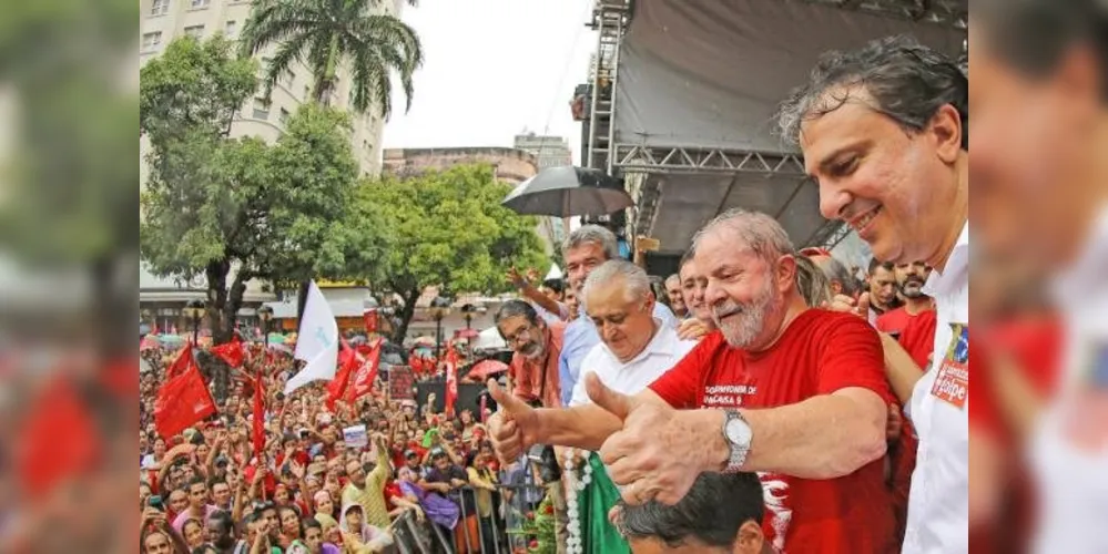 Lula participou de manifestação em Fortaleza e comentou sobre a posse