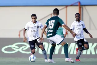 Goiás vence Botafogo por 1 a 0 no Serra Dourada.
