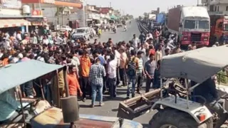 Moradores de Badnawar protestaram após macaco atacar dez pessoas na cidade